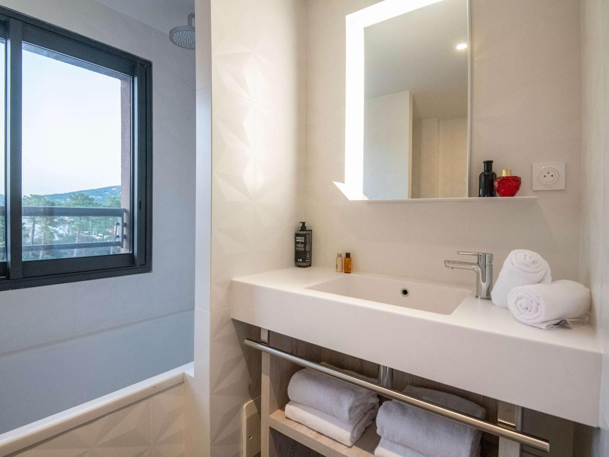 Ibis Styles Porto Vecchio Hotel Bagian luar foto