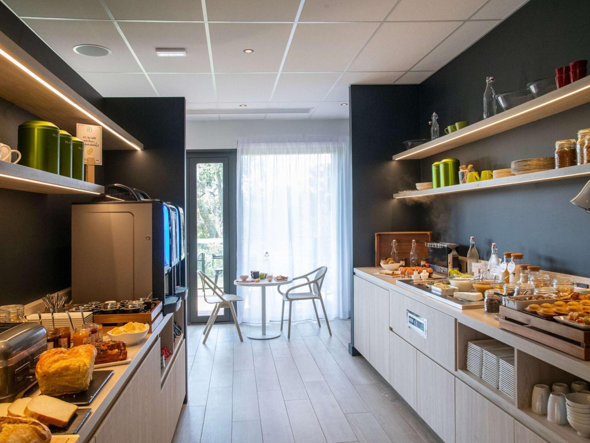 Ibis Styles Porto Vecchio Hotel Bagian luar foto
